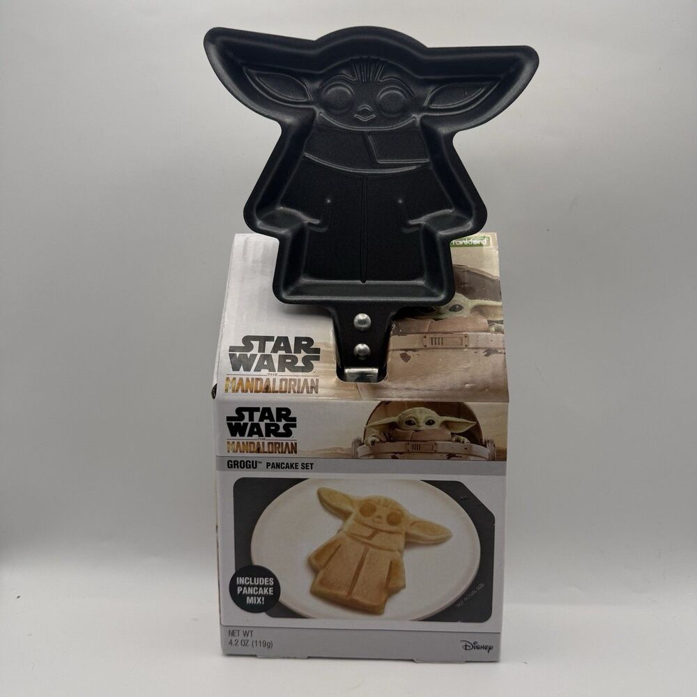 Star Wars The Mandalorian Baby Yoda (Grogu) Pancake Skillet & Pancake set